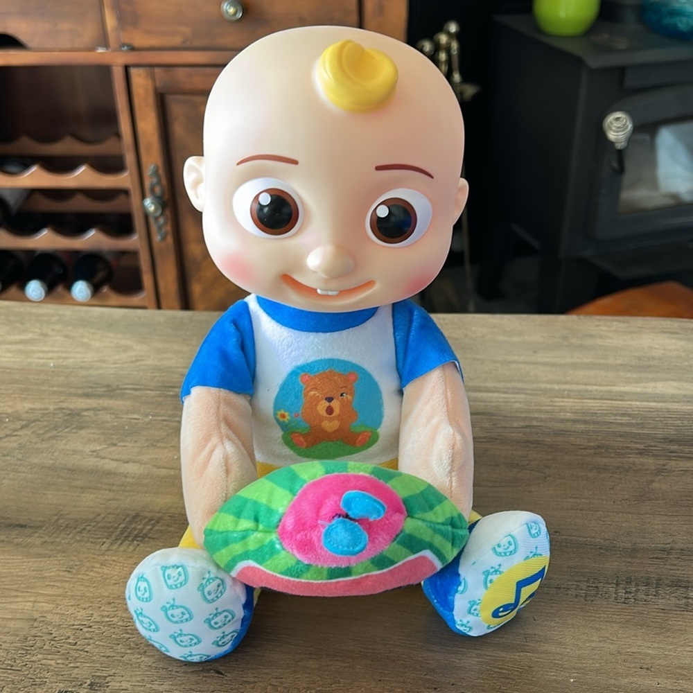 Cocomelon Peek-A-Boo JJ - English Edition Interactive Musical Baby Doll 2023